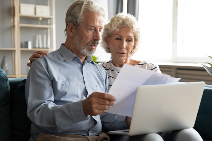 A senior couple creating a retirement budget to track expenses.